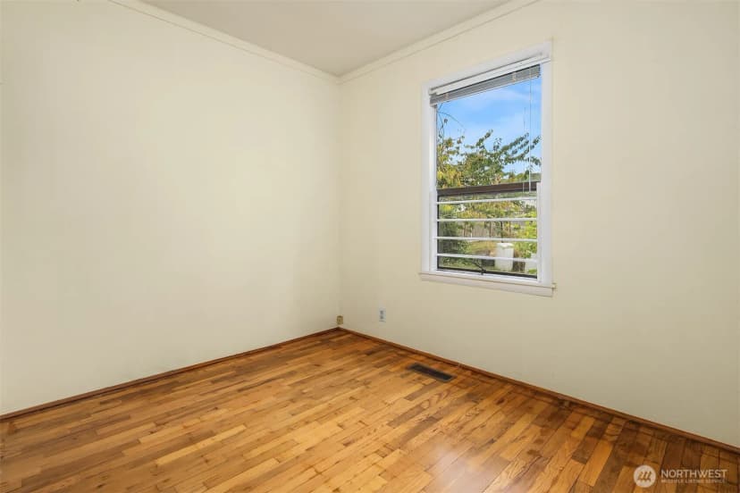 Property photo for 3039 S Dakota Street, Seattle photo 4