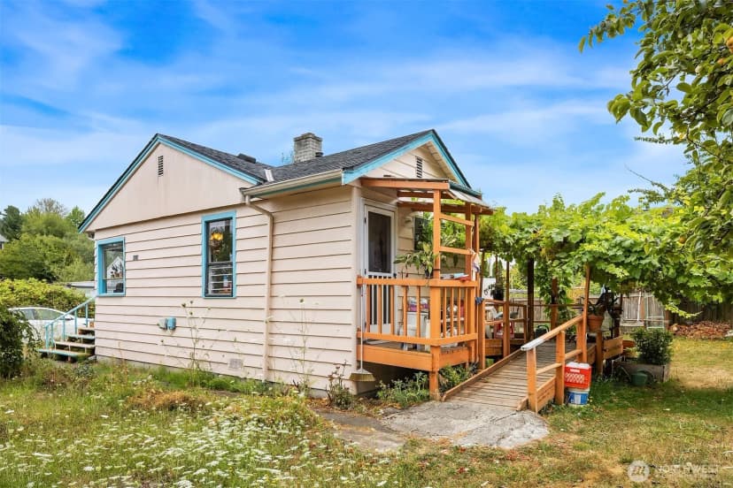 Property photo for 3039 S Dakota Street, Seattle photo 6