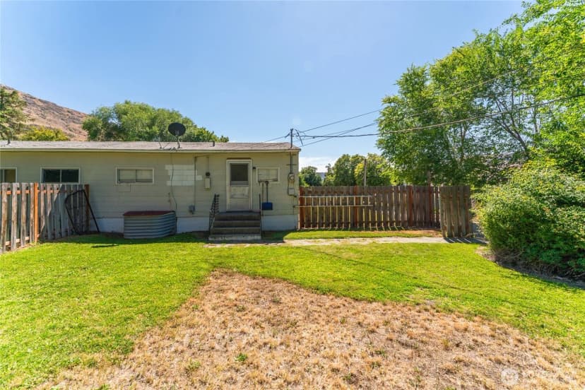 Property photo for 1000 Civic Way Ne, Coulee Dam photo 27