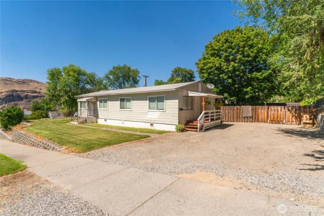 Property photo for 1000 Civic Way Ne, Coulee Dam