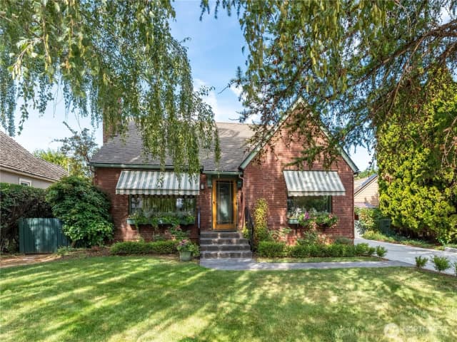 Property photo for 8 Harrison Street, Wenatchee photo 2