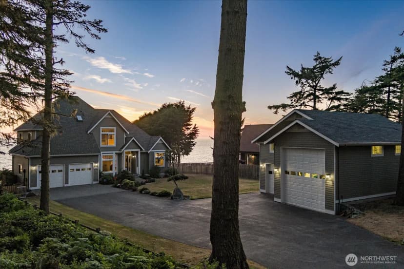 Property photo for 1689 West Beach Road, Oak Harbor