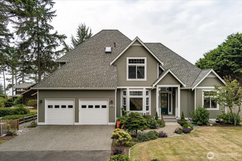 Property photo for 1689 West Beach Road, Oak Harbor photo 4