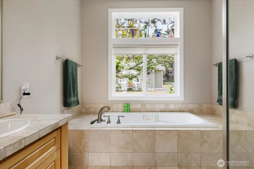 Property photo for 1689 West Beach Road, Oak Harbor photo 14