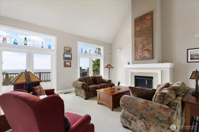 Property photo for 1689 West Beach Road, Oak Harbor photo 3