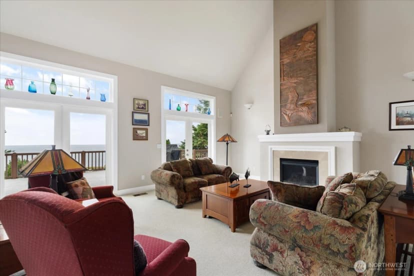 Property photo for 1689 West Beach Road, Oak Harbor photo 3