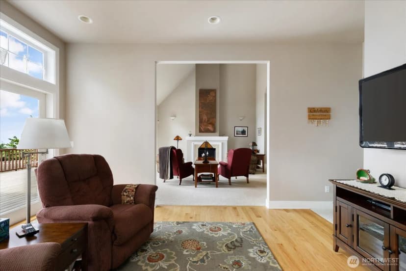 Property photo for 1689 West Beach Road, Oak Harbor photo 17