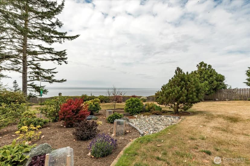 Property photo for 1689 West Beach Road, Oak Harbor photo 28
