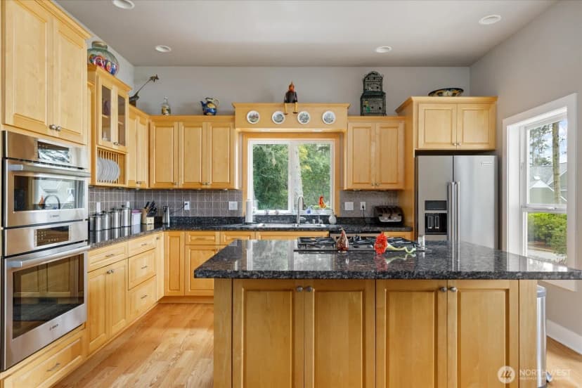 Property photo for 1689 West Beach Road, Oak Harbor photo 16