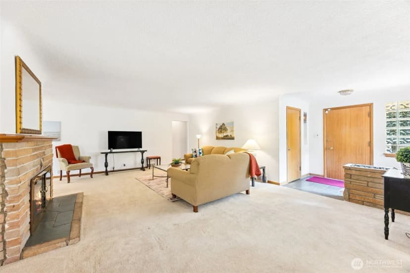 Property photo for 13237 8th Avenue Nw, Seattle photo 4
