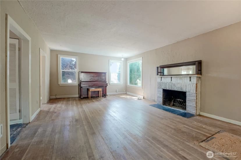 Property photo for 11027 Alton Avenue Ne, Seattle photo 4