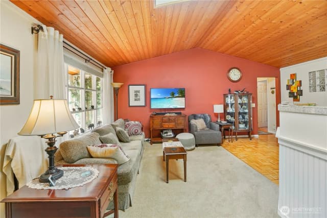 Property photo for 2829 92nd Avenue Ne, Clyde Hill photo 3