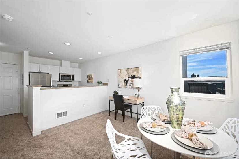 Property photo for 524 6th Avenue W #404, Seattle photo 9