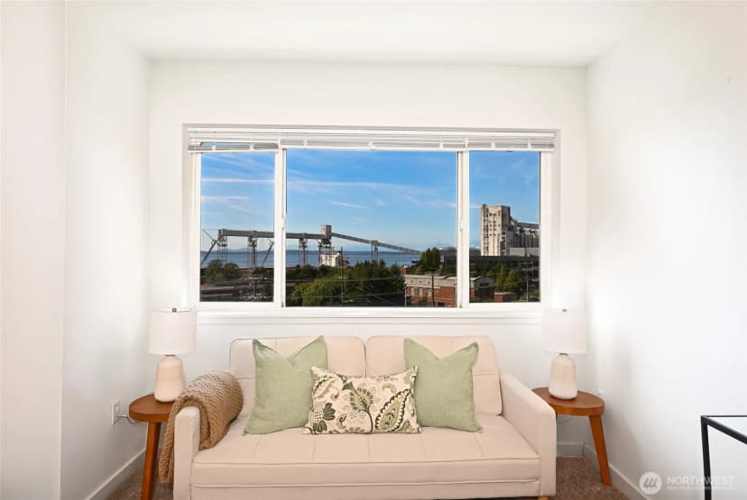 Property photo for 524 6th Avenue W #404, Seattle photo 12