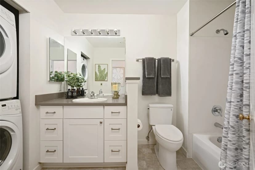 Property photo for 524 6th Avenue W #404, Seattle photo 14