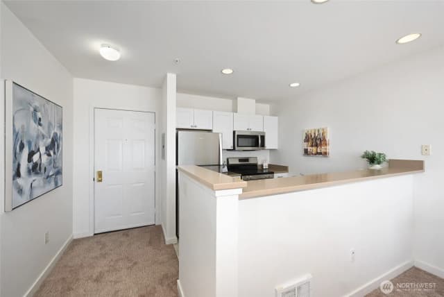 Property photo for 524 6th Avenue W #404, Seattle photo 4