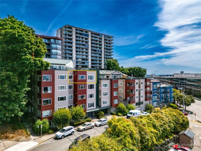 Property photo for 524 6th Avenue W #404, Seattle photo 2