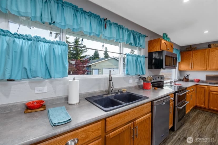 Property photo for 324 E Hillcrest Drive, Port Angeles photo 10