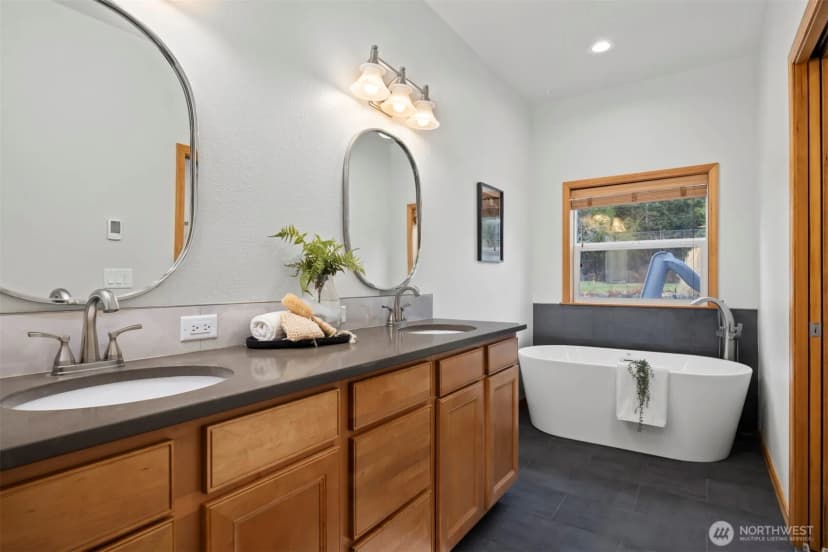 Property photo for 4975 E 12th Drive, Bellingham photo 18