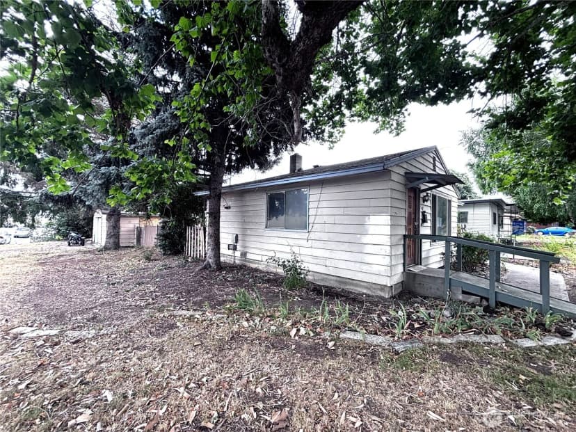 Property photo for 937 Corbaley Pl, Wenatchee photo 5