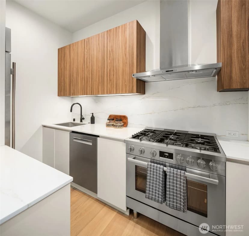 Property photo for 422 98th Avenue Ne, Bellevue photo 11