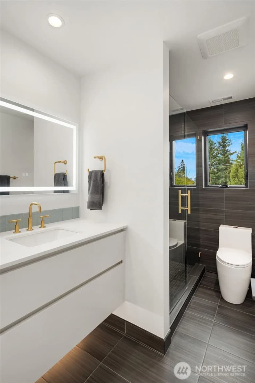 Property photo for 422 98th Avenue Ne, Bellevue photo 31