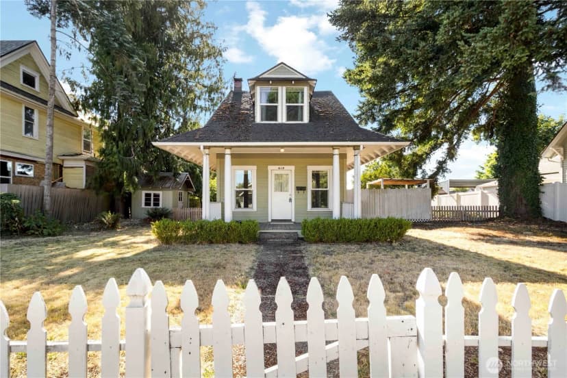 Property photo for 815 N Pearl Street, Centralia