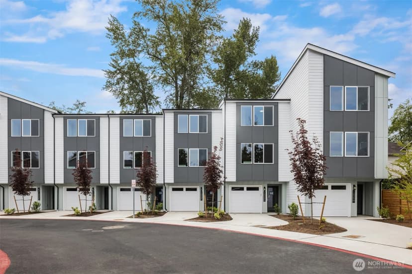 Property photo for 1510 Hollow Dale Place #e, Everett photo 2