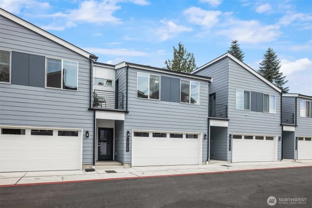 Property photo for 1510 Hollow Dale Place #e, Everett photo 3