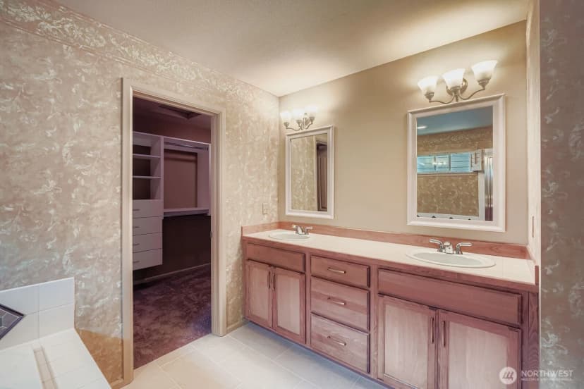 Property photo for 16200 Parkside Way Se, Renton photo 18