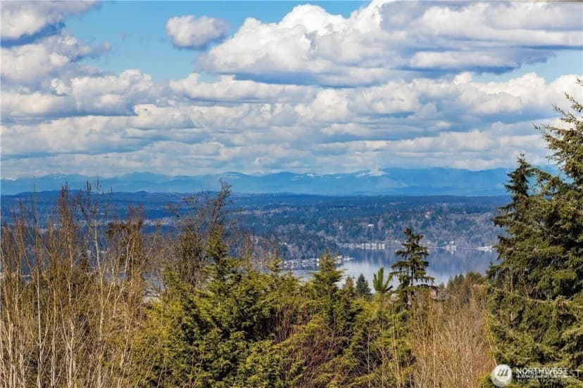 Property photo for 5757 168th Pl Se, Bellevue photo 2