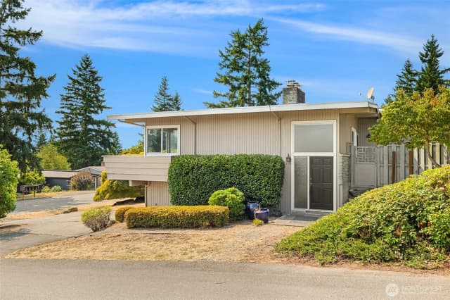 Property photo for 12456 Se 26th Place, Bellevue photo 2