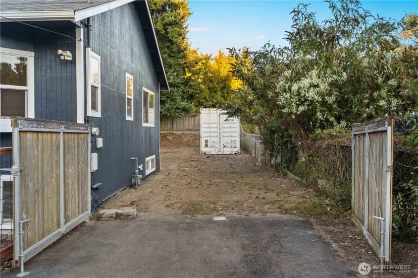 Property photo for 11086 25th Avenue Sw, Seattle photo 30