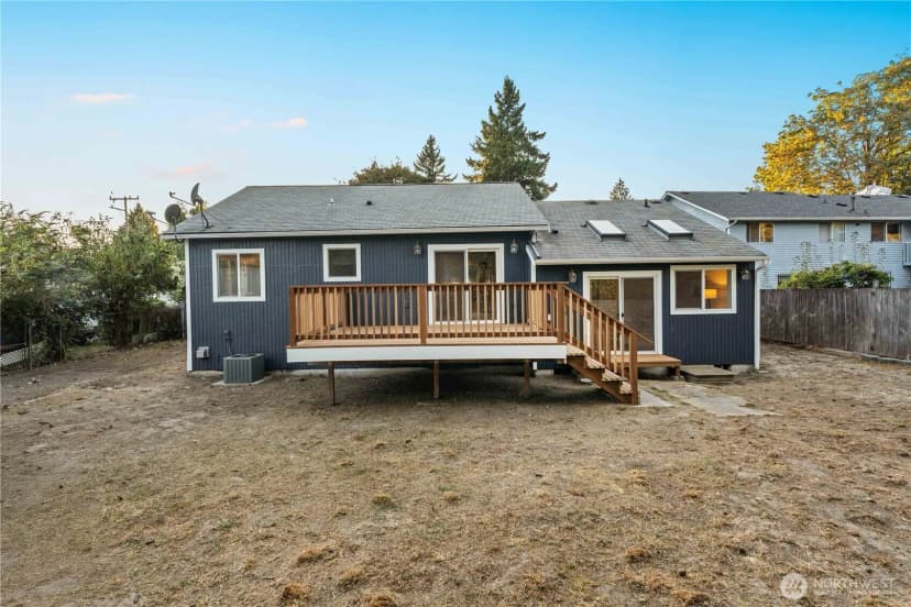 Property photo for 11086 25th Avenue Sw, Seattle photo 32