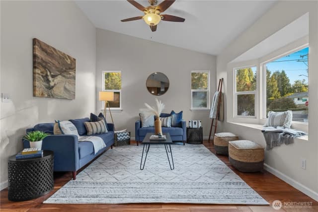 Property photo for 11086 25th Avenue Sw, Seattle photo 4