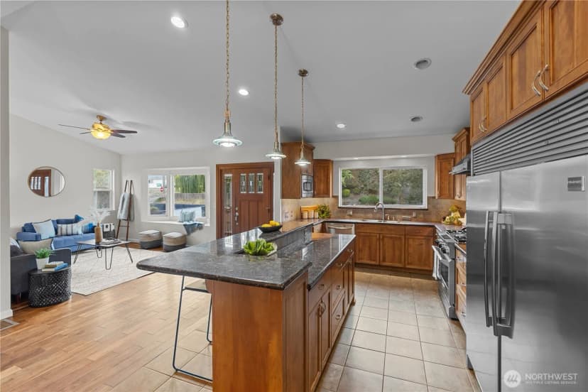 Property photo for 11086 25th Avenue Sw, Seattle photo 12
