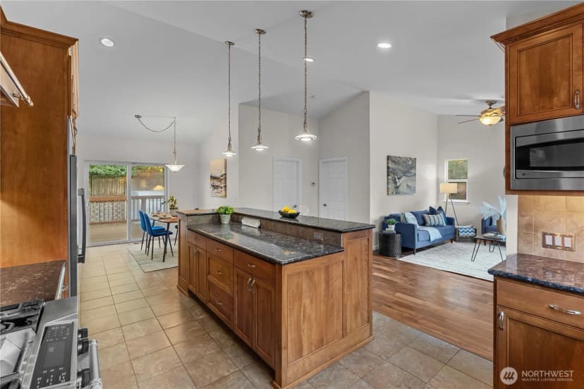 Property photo for 11086 25th Avenue Sw, Seattle photo 11