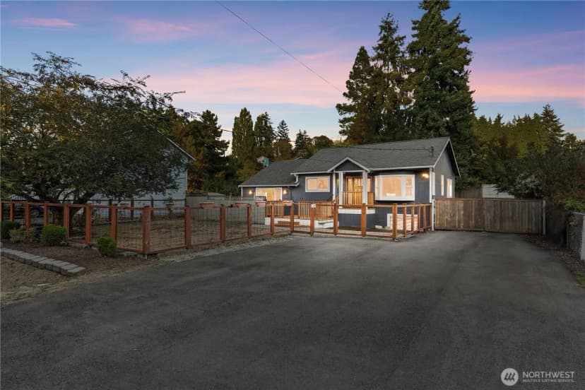 Property photo for 11086 25th Avenue Sw, Seattle