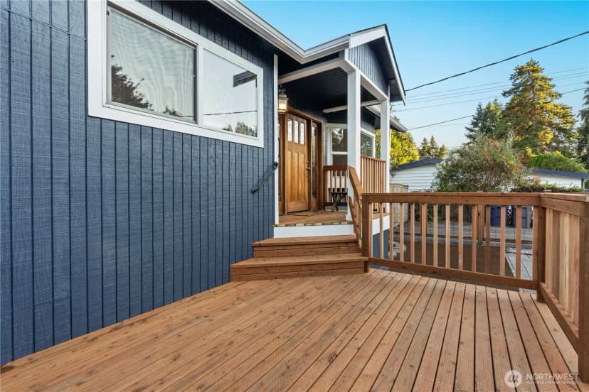 Property photo for 11086 25th Avenue Sw, Seattle photo 3