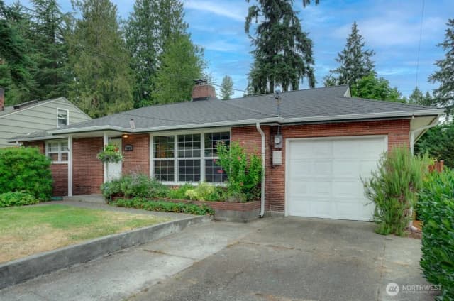 Property photo for 2602 Ne 133rd Street, Seattle photo 3