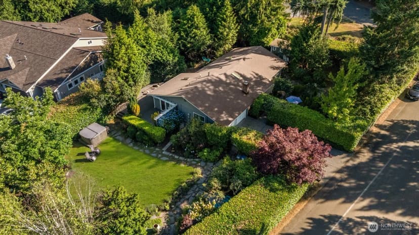 Property photo for 21647 Se 33rd Place, Sammamish photo 2