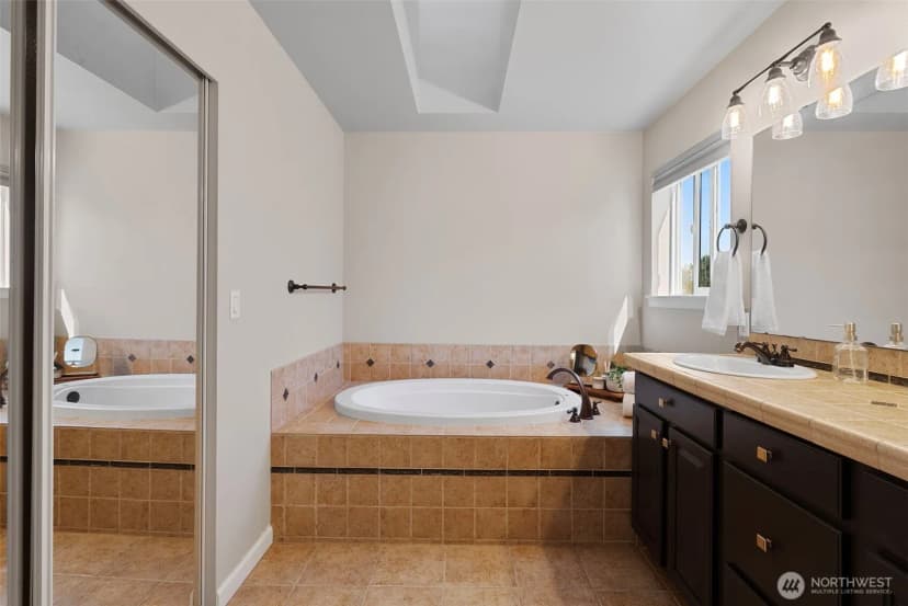 Property photo for 2421 Chateau Drive, Puyallup photo 19