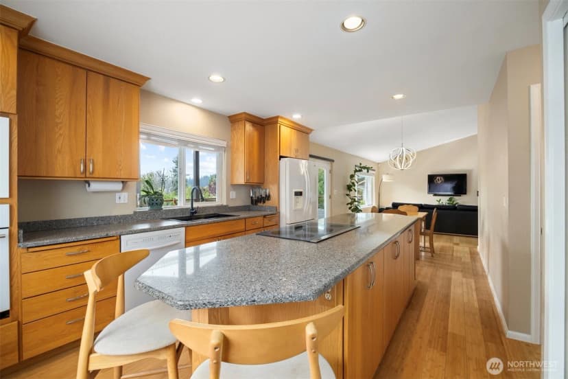 Property photo for 1000 Samish Way, Bellingham photo 11