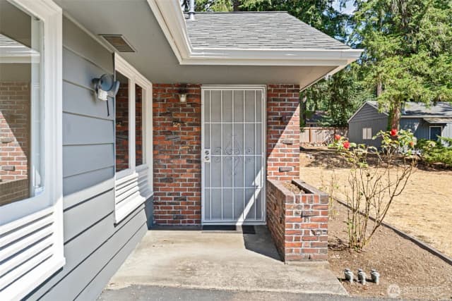Property photo for 1 Alderwood Court Sw, Lakewood photo 3