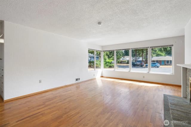 Property photo for 1 Alderwood Court Sw, Lakewood photo 5