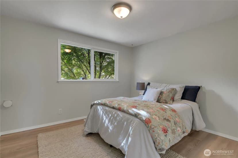 Property photo for 18720 4 Avenue S, Burien photo 12