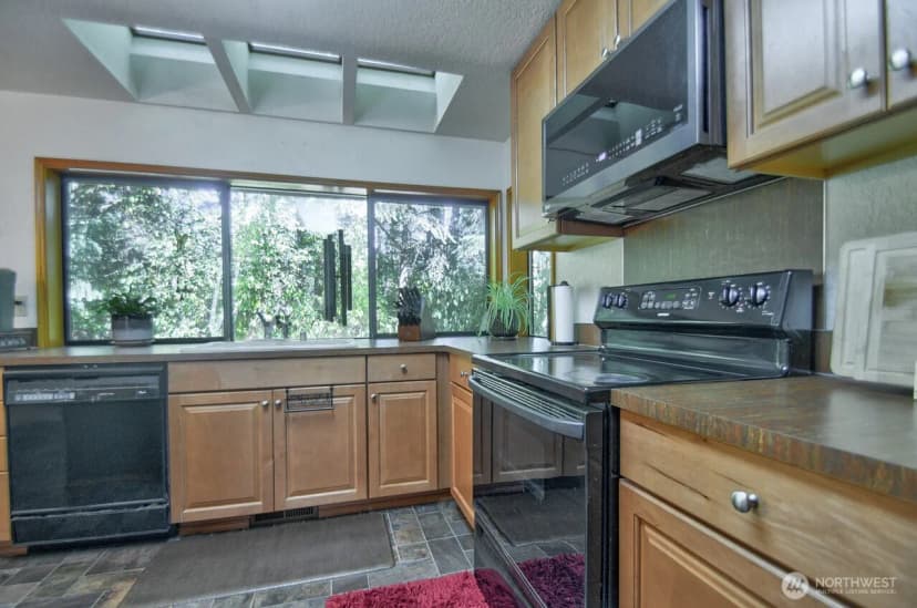 Property photo for 8935 Winners Court Se, Olympia photo 10