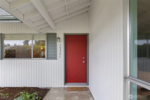 Property photo for 15327 Ne 1st Street, Bellevue photo 3
