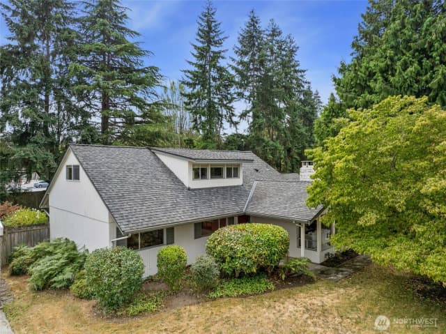 Property photo for 15327 Ne 1st Street, Bellevue photo 2