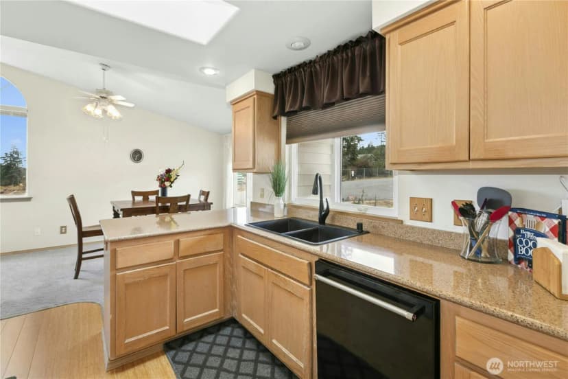 Property photo for 2360 Sw Vista Park Drive, Oak Harbor photo 9